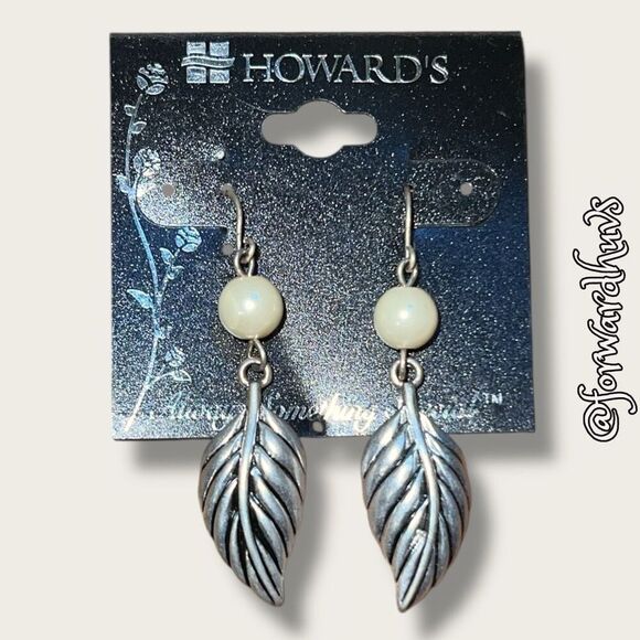 Bundle Sale 3 for $15 | Howard’s Silver Tone Leaf Dangle Earrings - Picture 3 of 7